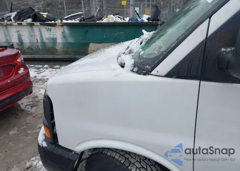 2005 Chevrolet Express z USA, uszkodzony, nr VIN 1GCGG25V251237813